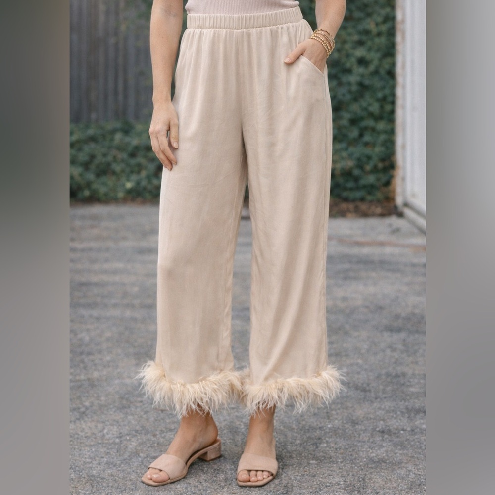 EUC On The Fifth Size Large Cream Feather‎ Trim Pants With Pockets